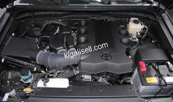 2011ToyotaFJCruiserEngine001sm